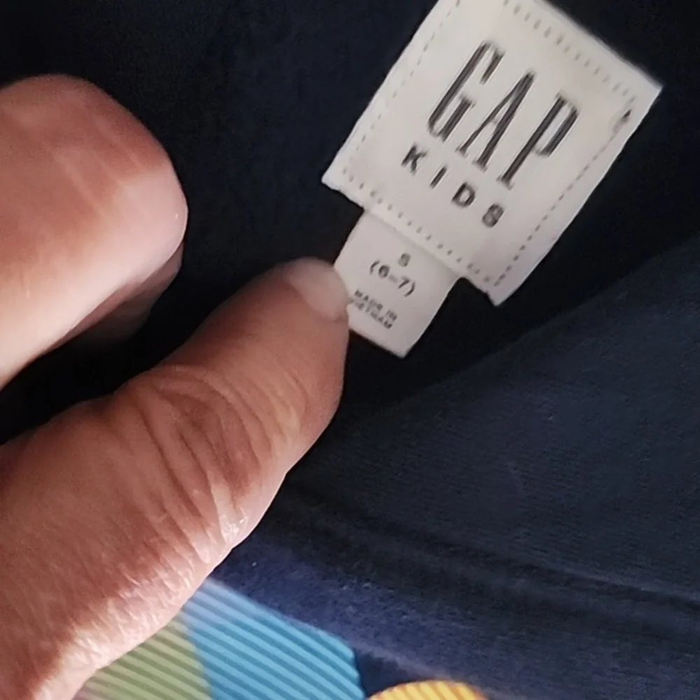 4 pieces of gap size 6/7‎ sweatshirt an long sleeve